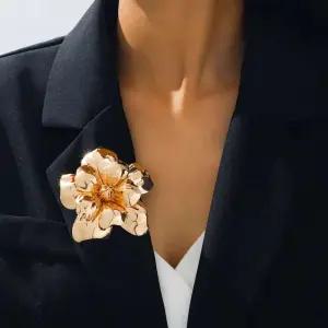 대형 3D 레이어드 골든 플라워 브로치 배지 레트로 스타일의 우아한 칼라 액세서리 (파티 웨딩 데일리룩)