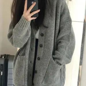 넉넉한핏 여성 루즈핏 브이넥 니트 도톰 가디건 데일리룩