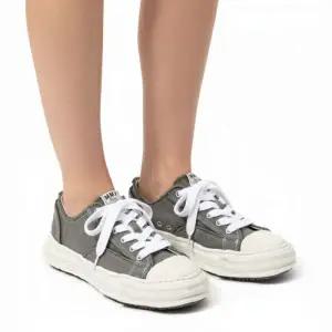 메종 미하라 야스히로 피터슨 23 OG솔 빈티지 캔버스 로우 스니커즈 카키 A15FW722