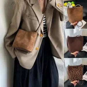 스웨이드 크로스백 미니