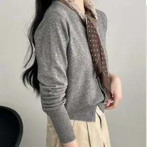 여성 니트 가디건 라운드넥 긴팔 카디건 베이직 슬림핏 단추 간절기 봄 가을