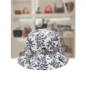 [헤지스](센텀시티점)여성 뜨왈드주이 네이비 리본 스트랩 버킷햇 HIHE5F009N2