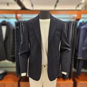 [킨록바이킨록앤더슨](신세계 사우스시티)여름 신축성 네이비 캐주얼 자켓(FJJ21C2M2)