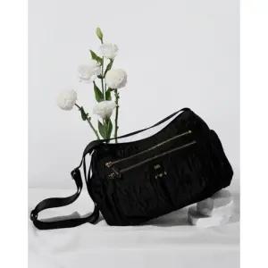 [갤러리아] DCBA6E501BK 닥스 블랙 로고장식 가죽 크로스백