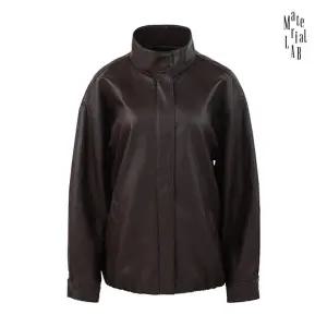 머티리얼랩 26SS 남성 퍼널넥 FAUX 레더 코쿤 자켓