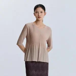 [플리츠미](대구신세계)플레어 브이넥 반팔 티셔츠_EPTSM326021