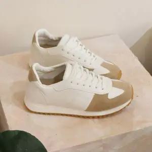 캐주얼 폭신한 스니커즈 남성신발 운동화 4.5cm 남자샌들