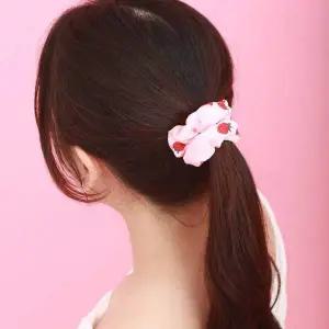 [에이치플러스몰]TBZ 미니딸기 곱창머리끈 곱창밴드 스크런치 머리끈