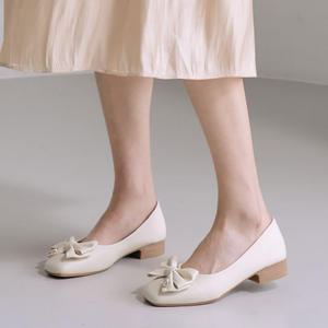 에스유니 발편한 여성 데일리 리본 큐빅 포인트 플랫 슈즈 단화 2.5cm