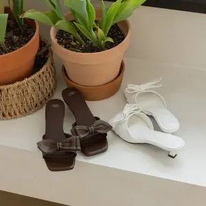 [포멜카멜레](센텀시티점)마노 스티치보우 샌들 4CM 2종 FLS1F1SS007