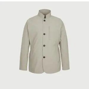 [트레몰로] HC09 캐주얼 사파리 점퍼 SS 남성 봄 베이지 라이너 탈부착 4SC421 (S41006497)