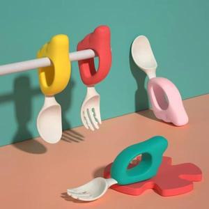 자체 먹이 아기 포크와 스푼 세트 실리콘 손잡이 식기 세척기 안전한 케이스가있는 날개 모양