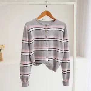 [잇수다] 아키올 스트라이프 배색 라운드 봄 니트 가디건