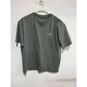 U RC FROZEN 런앤노바 반팔티 NBNEG25413 LIGHT KHAKI