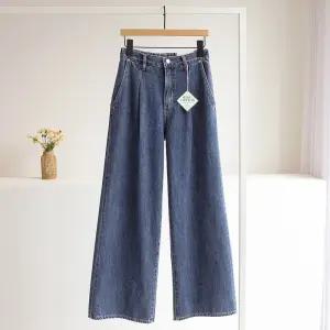 [잇수다] 찰스리 핀턱 와이드 뒷밴딩 진청 데님 팬츠