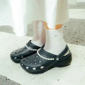 [스타필드안성 폴더] 크록스 클래식 콘트레스트 스티치 플랫폼 클로그 블랙 / 211536-001