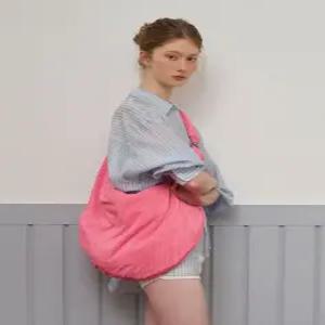 [아떼 바네사브루노 액세사리] [26SS] AABA6E831P2 PLI 핑크 플리츠 플리 2WAY 숄더