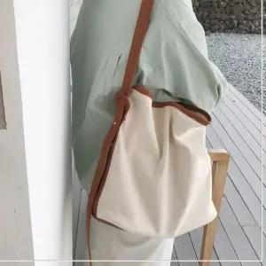 [라일리] Rly 여성 어깨끈 조절 파우치 내장 캔버스백 크로스숄더백