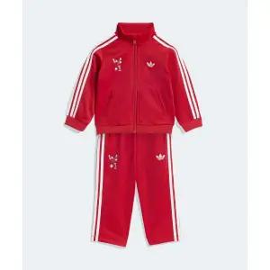 [국내매장판] 아디다스 KIDS X 디즈니 파이어버드 트랙 수트 인펀트 - 레드 KE3879 246400