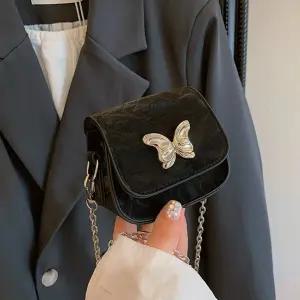 여성 미니 나비 숄더백 메탈 크로스백 가방 미니백 체인 패피2