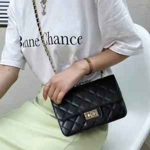 여성 마름모 퀄딩 디자인 포인트 골드 체인 숄더백 미니크로스백