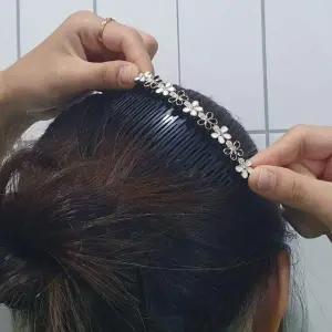 P1 올림머리 클립형 플라워 헤어빗핀 블랙