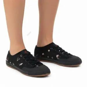 MUST IT_[비비안 웨스트우드] 남성 플래닛 로고 프린트 스니커즈75020057M W00IR N301