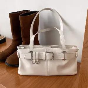 [오너클랜]WL 여성 데일리 가죽 숄더 백 결혼식 가방 아이보리 가죽백