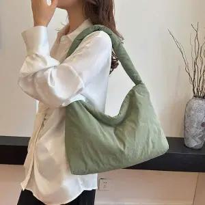 [오너클랜]WL 여성 데일리 나일론 숄더 백 가벼운 가방 카키 대학생숄더백