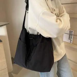 [오너클랜]WL 여자 가벼운 나일론 크로스 백 캐주얼 가방 블랙 대학생숄더백