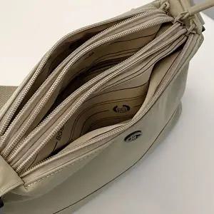 WL (BBT4) 여성 여행용 포켓 크로스백 해외 미니백 여행 어깨가방