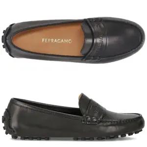 [페라가모] 로고 ISIDE NERO 764250 로퍼 드라이빙슈즈