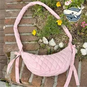 [라일리] Rly 여성용 핑크 리본 포인트 크로스백 퀄팅 패브릭