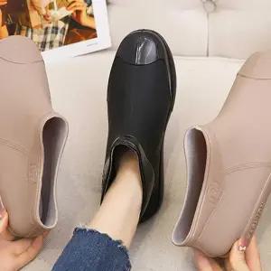 [오노마] ONM 여자 비올 때 장마철 데이트 룩 코디 숏 레인 부츠