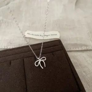 [라일리의류] Rly 여성 데일리 포인트 심플 리본 목걸이