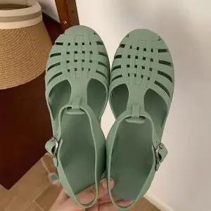 [라일리의류] Rly 아쿠아 젤리 슈즈 물놀이 샌들 신발 워터파크 수영장