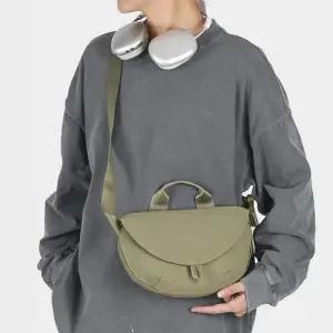 WL 여행 반달 가벼운 힙색 크로스 백 핸드폰 가방 카키 예쁜크로스백