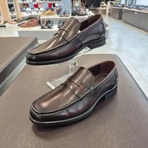 [엘칸토]엘칸토 HC11 소가죽 남성화 D5J6U61Y385 (48359822)