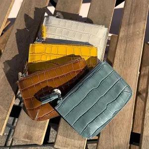 심플 가죽 지퍼 지갑 WFJ65GH