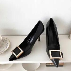 여자구두 올블랙 스퀘어 골드 스팽글 장식 포인트 펌프스힐