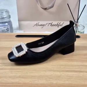 [제이시]제이시 3cm 발볼 넓은 소가죽 큐빅 통굽 구두 K447