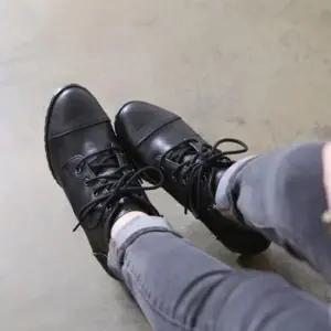 여자워커 국내제작 둥근코 레이스업 옆지퍼 통굽 워커힐Y