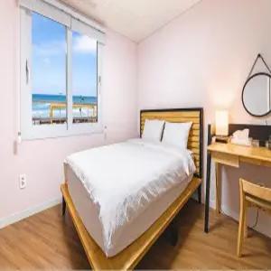 [제주/제주] 제주 에스뜨레야 펜션 (바다(도보5분)/바다(바로앞)/해수욕장/오션뷰/커플/복층/가족/주차장)