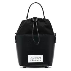 메종마르지엘라 5AC 스몰 버킷백 블랙 S61WG0035 P4348 T8013 STK