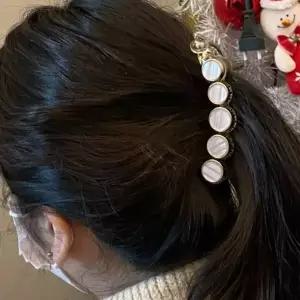 반묶음 바나나 자개핀 올림머리핀