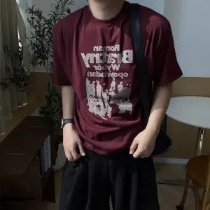 [프리오]로만 나염 빈티지 레터링 반팔 티셔츠 4Color