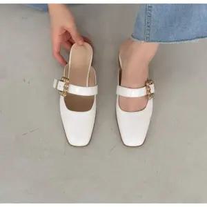 [라운슈][라운슈] 스퀘어 골드 버클 메리제인 뮬 블로퍼 2cm (48354436)