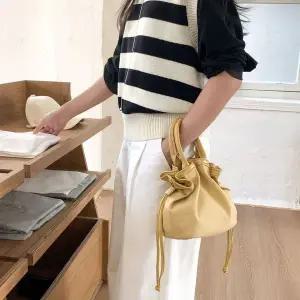 버킷 토트백 WFJ65CV