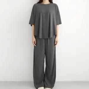 [샵앤] 국산 여성 루즈핏 라운드 골지 반팔티 바지 셋업 AMI-WSET-5220