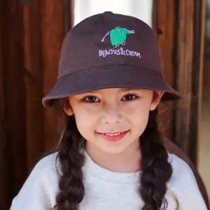 [비치스앤크림_키즈]엘리 자수 하프 버킷 햇-브라운(Elly embroied half bucket hat,